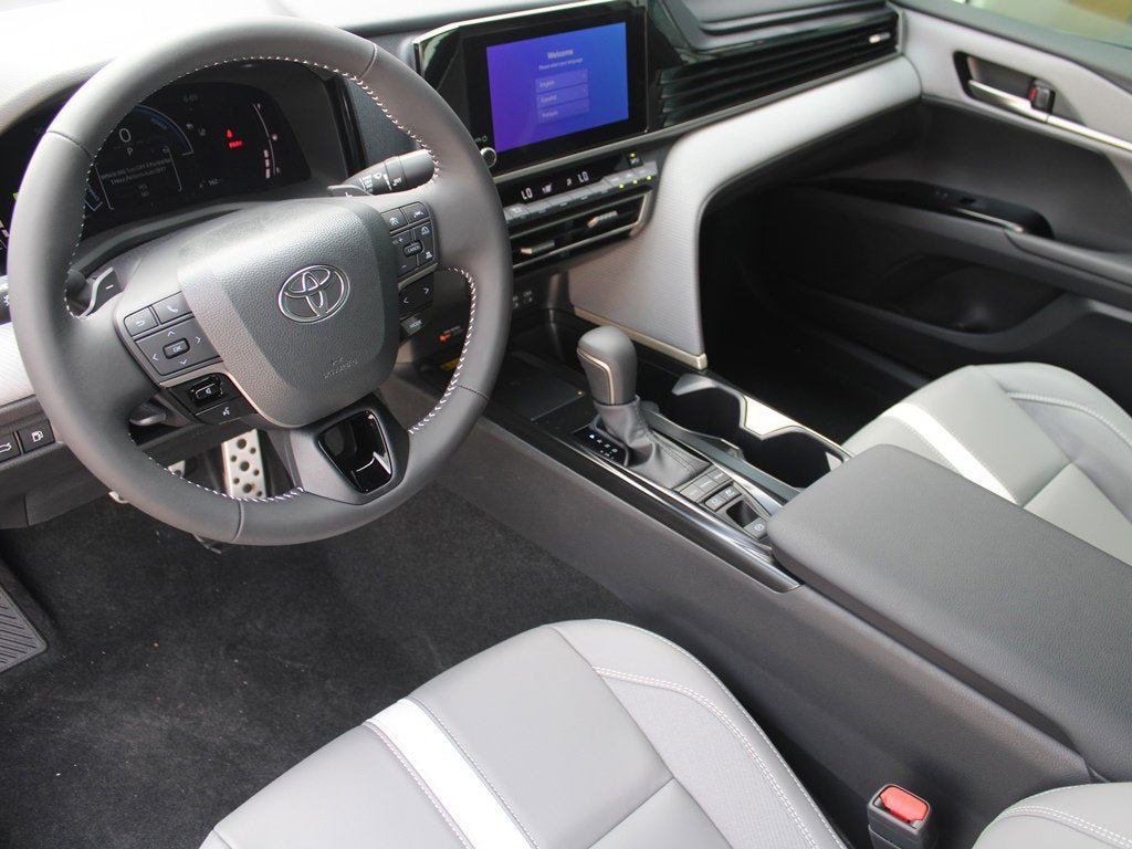 Used 2026 Toyota Camry SE FWD image 2