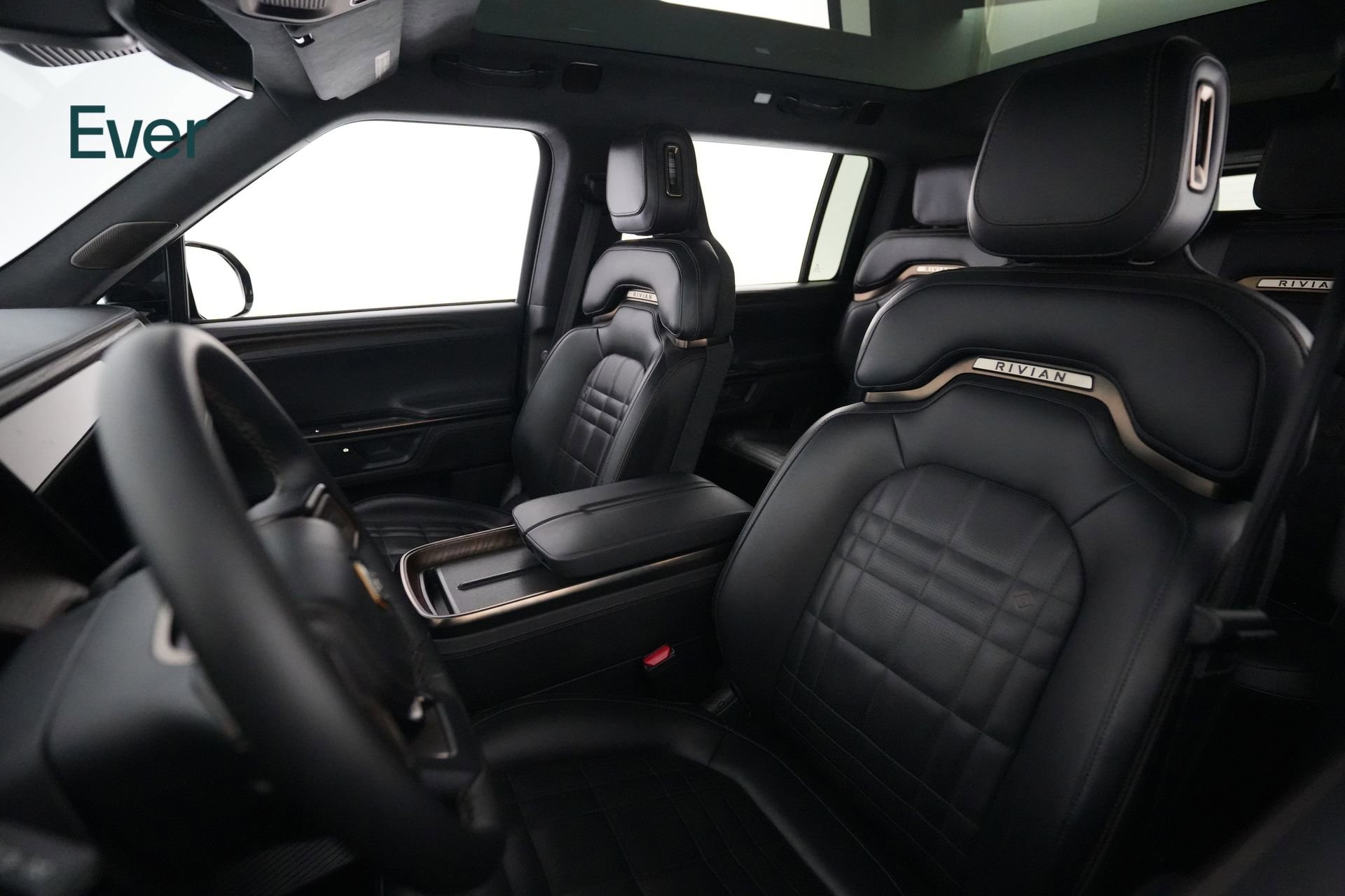 Used 2025 Rivian R1S Premium AWD/4WD image 4