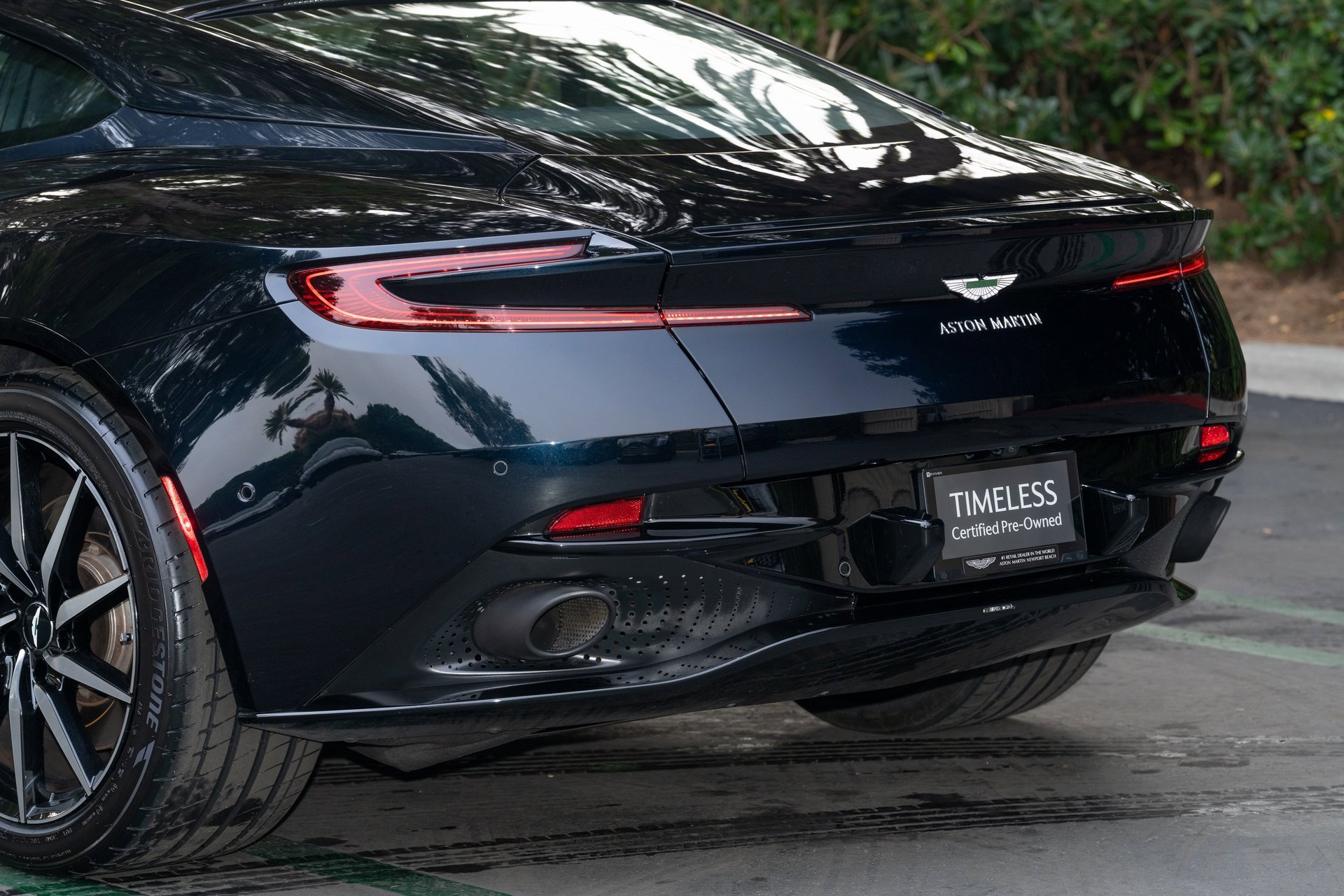 Used 2020 Aston Martin DB11 Coupe image 24