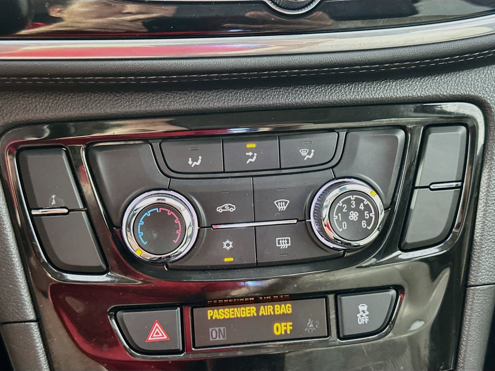 Used 2020 Buick Encore Preferred w/ Safety Package FWD image 14