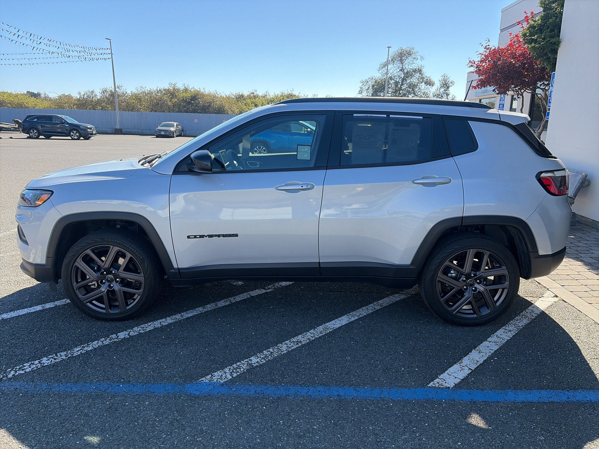 Used 2026 Jeep Compass Latitude AWD/4WD image 3