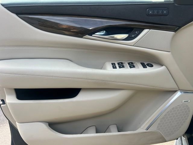 Used 2020 Cadillac Escalade Luxury w/ LPO, Radiant Package AWD/4WD image 24