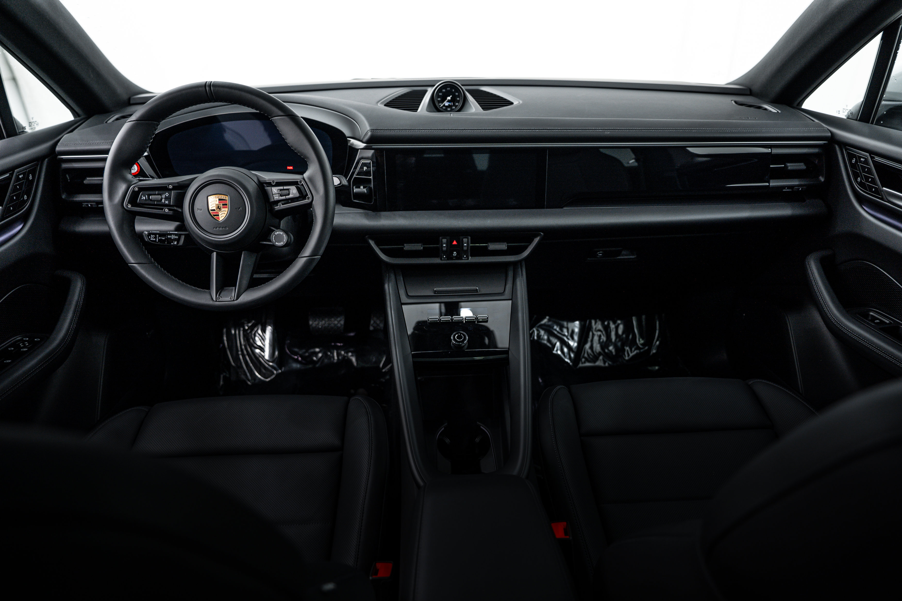 Certified 2025 Porsche Macan Electric image 12