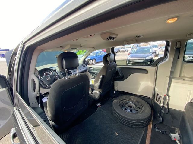 Used 2016 Dodge Grand Caravan SXT FWD image 29