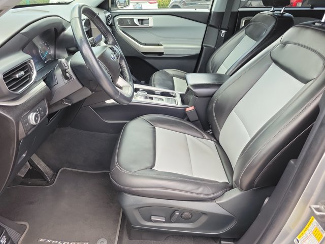 Certified 2022 Ford Explorer XLT w/ Equipment Group 202A RWD image 18