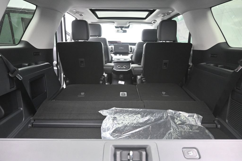 New 2026 Ford Expedition Active RWD image 23