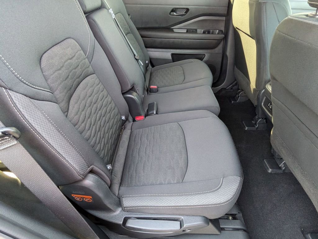 Used 2025 Nissan Pathfinder S image 22
