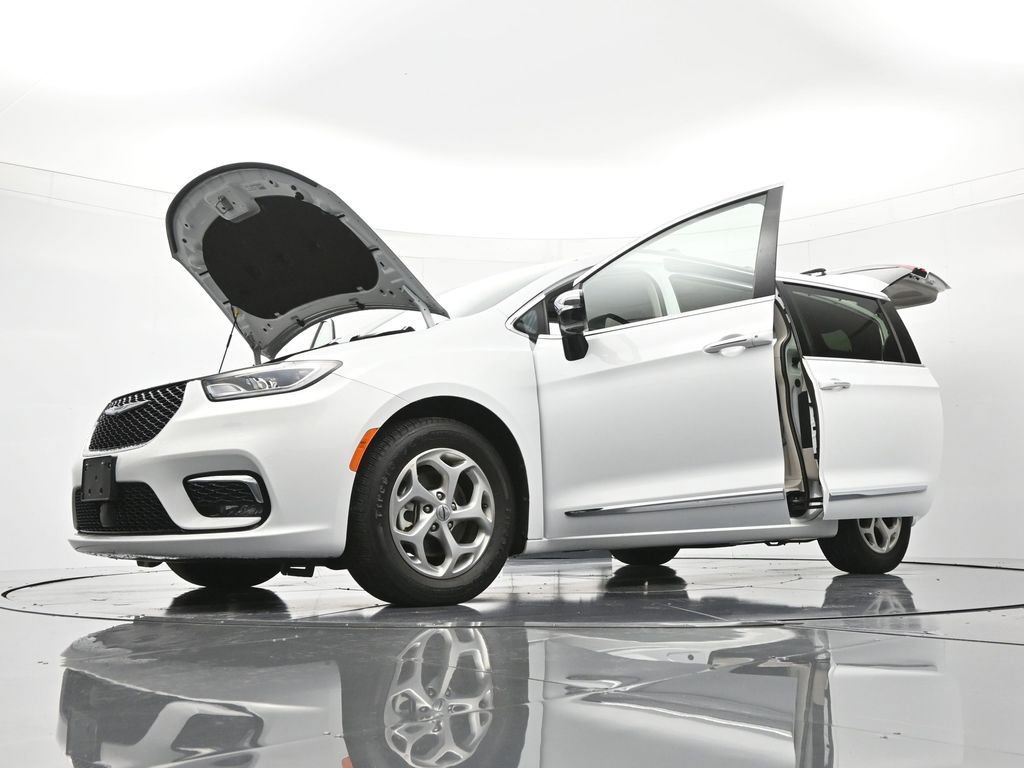 Used 2023 Chrysler Pacifica Limited image 50
