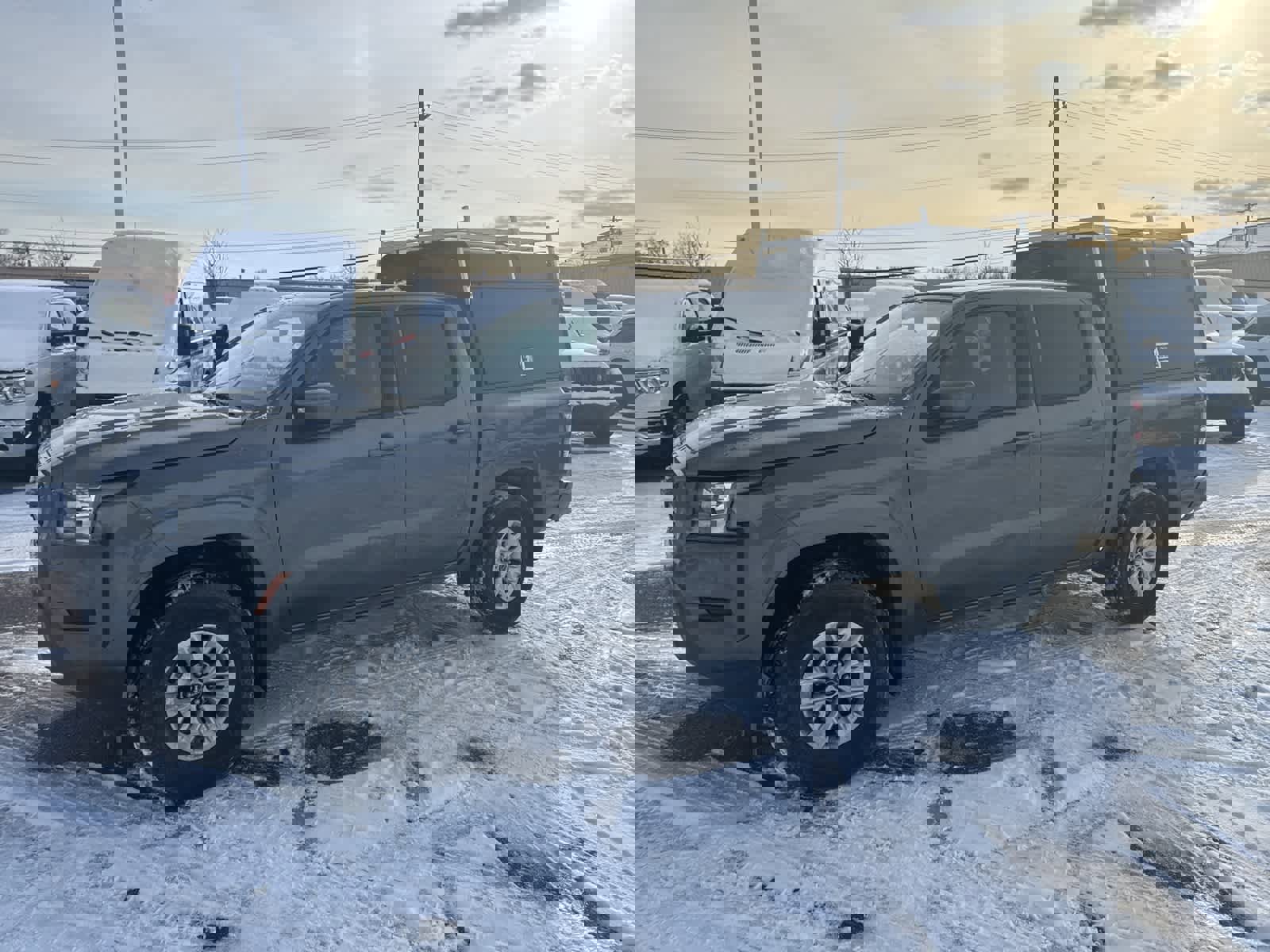 Used 2024 Nissan Frontier SV image 17