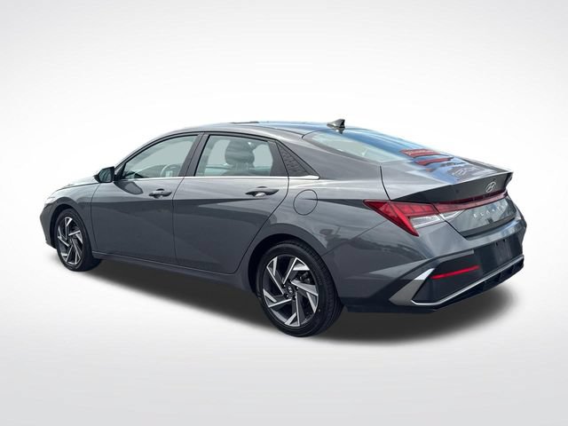 Used 2025 Hyundai Elantra SEL FWD image 3
