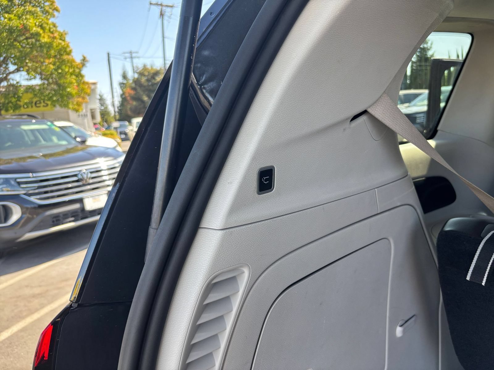 Used 2023 Chrysler Pacifica Touring-L FWD image 22