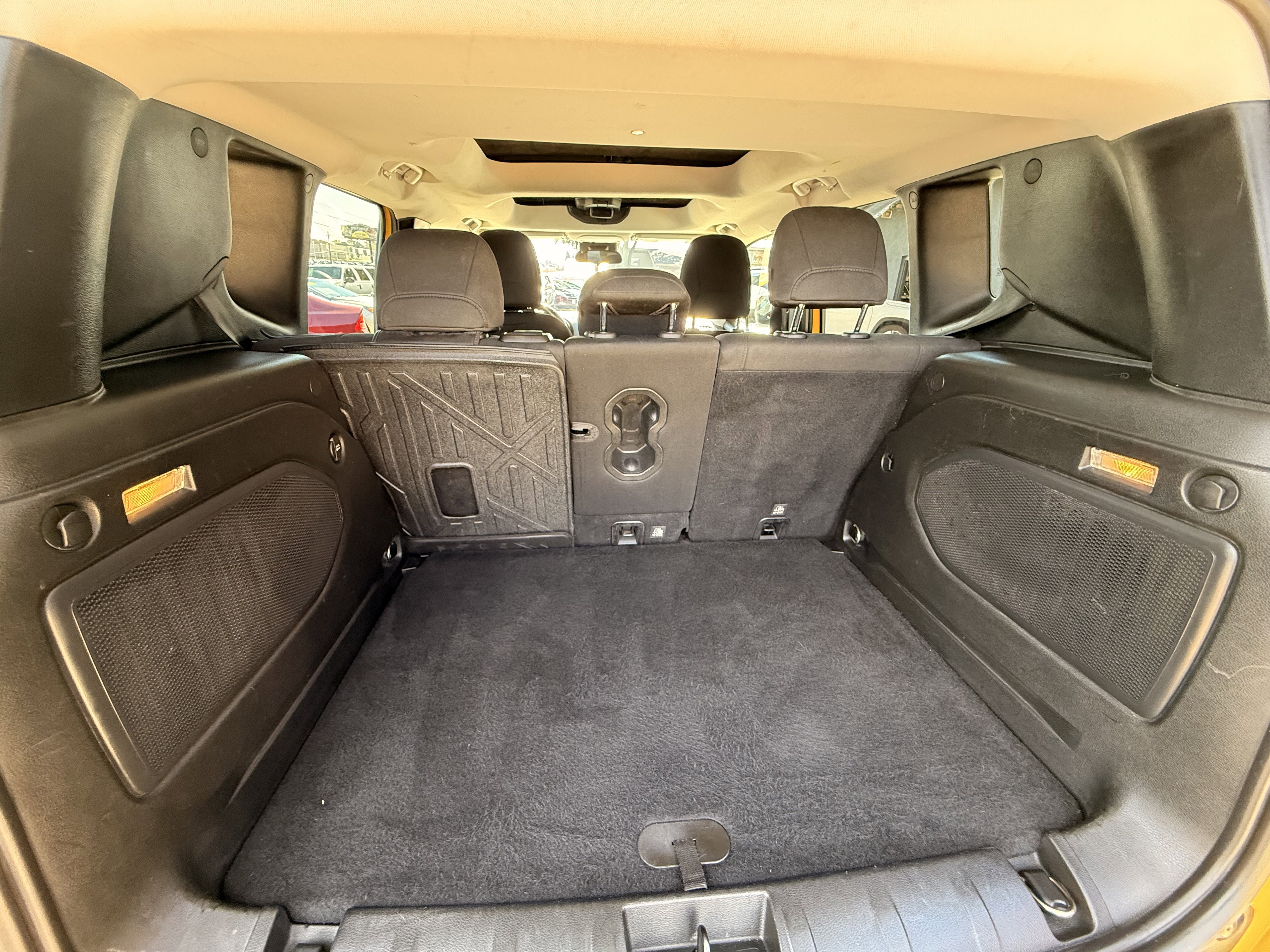 Used 2015 Jeep Renegade Latitude w/ Popular Equipment Group image 8