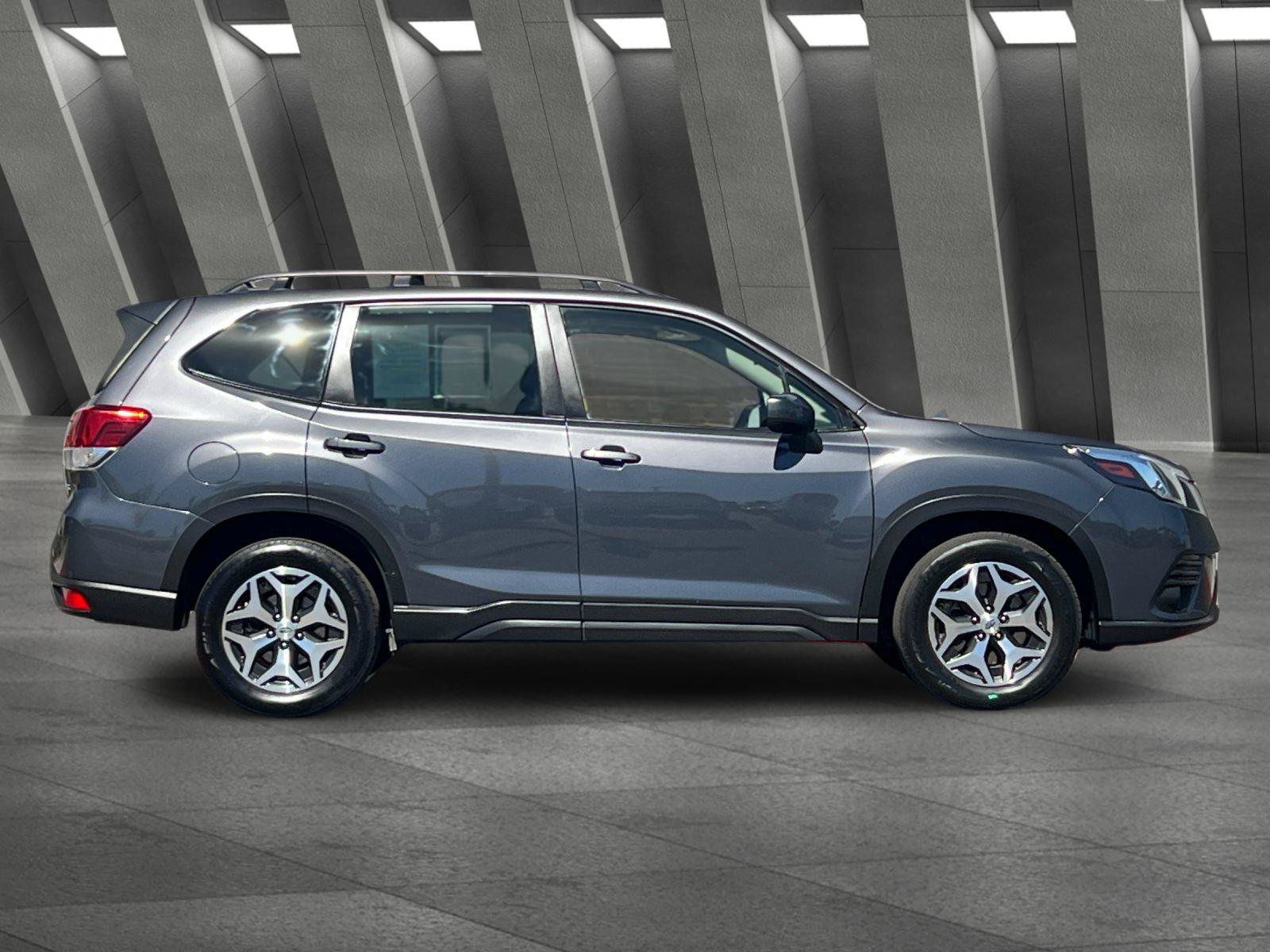 Used 2022 Subaru Forester Premium AWD/4WD image 3