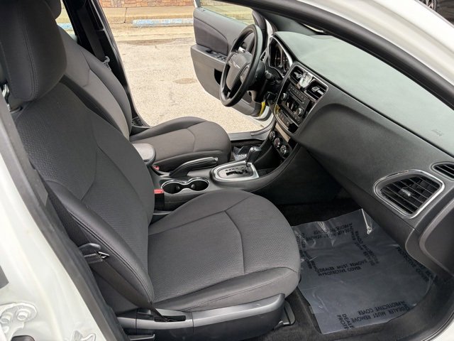 Used 2014 Chrysler 200 LX image 34
