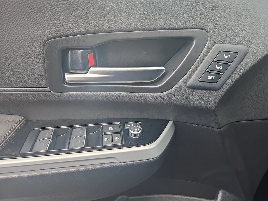 New 2026 Toyota Sienna Platinum AWD/4WD image 18