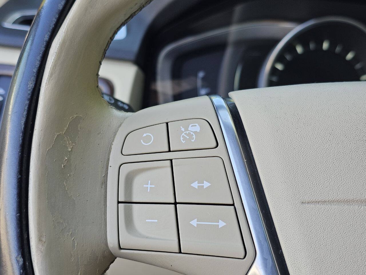 Used 2015 Volvo XC70 T5 Platinum w/ Protection Package FWD image 28