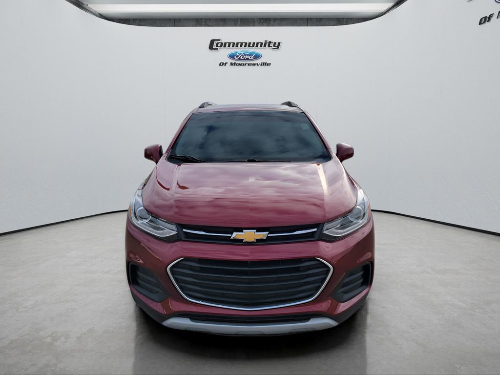 Used 2021 Chevrolet Trax LT w/ LT Convenience Package AWD/4WD image 2