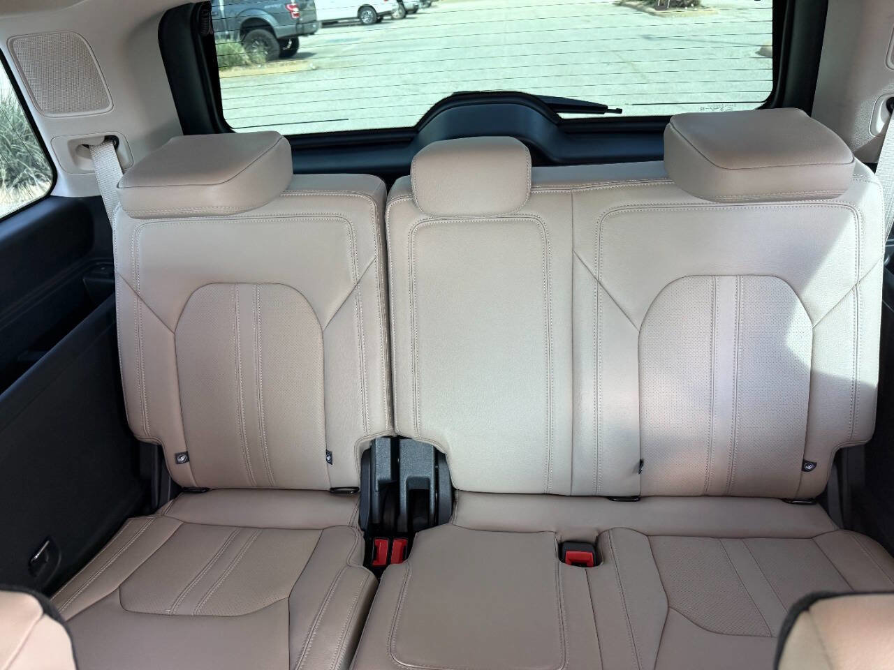 Used 2023 Ford Expedition Limited image 13