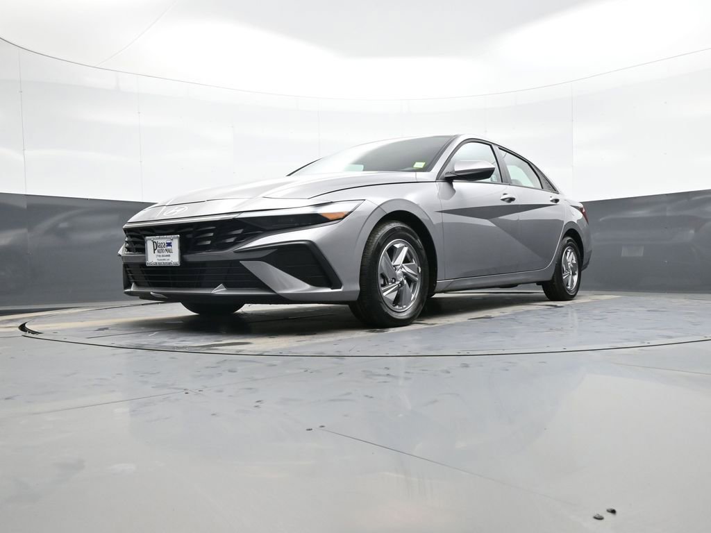 Certified 2025 Hyundai Elantra SE image 25