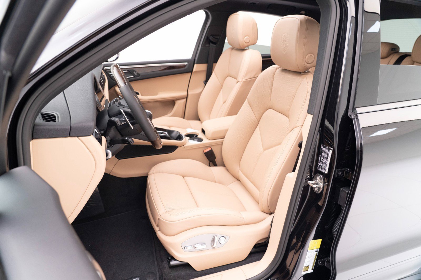 New 2026 Porsche Macan image 5