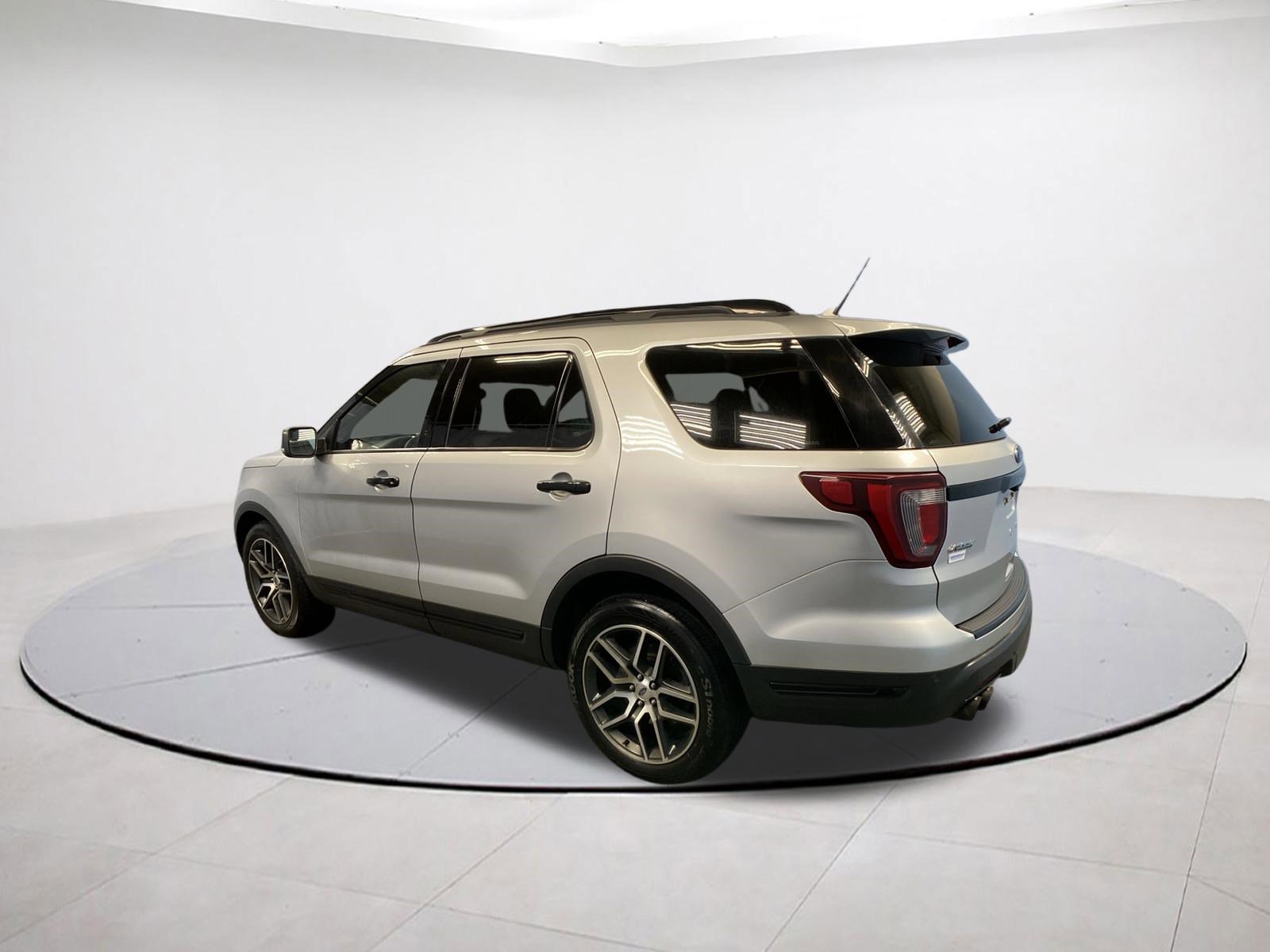 Used 2018 Ford Explorer Sport image 4