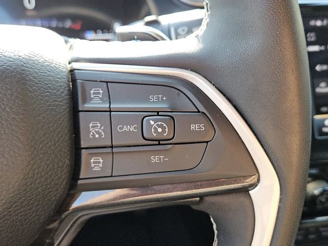 Used 2023 Jeep Grand Cherokee Laredo w/ Luxury Tech Group I RWD image 23