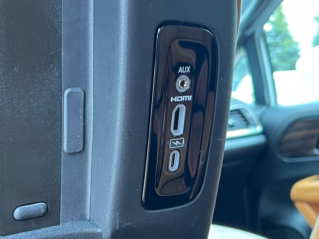 Used 2022 Chrysler Pacifica Pinnacle AWD/4WD image 12