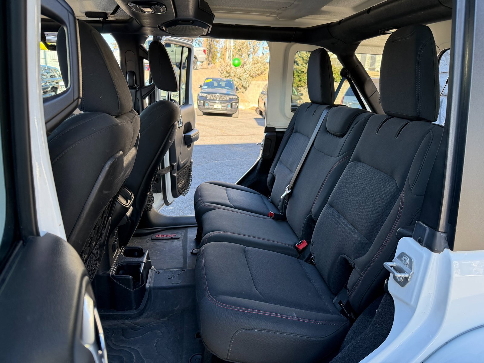 Used 2018 Jeep Wrangler Unlimited Rubicon w/ Uconnect 4C Nav & Sound Group image 5