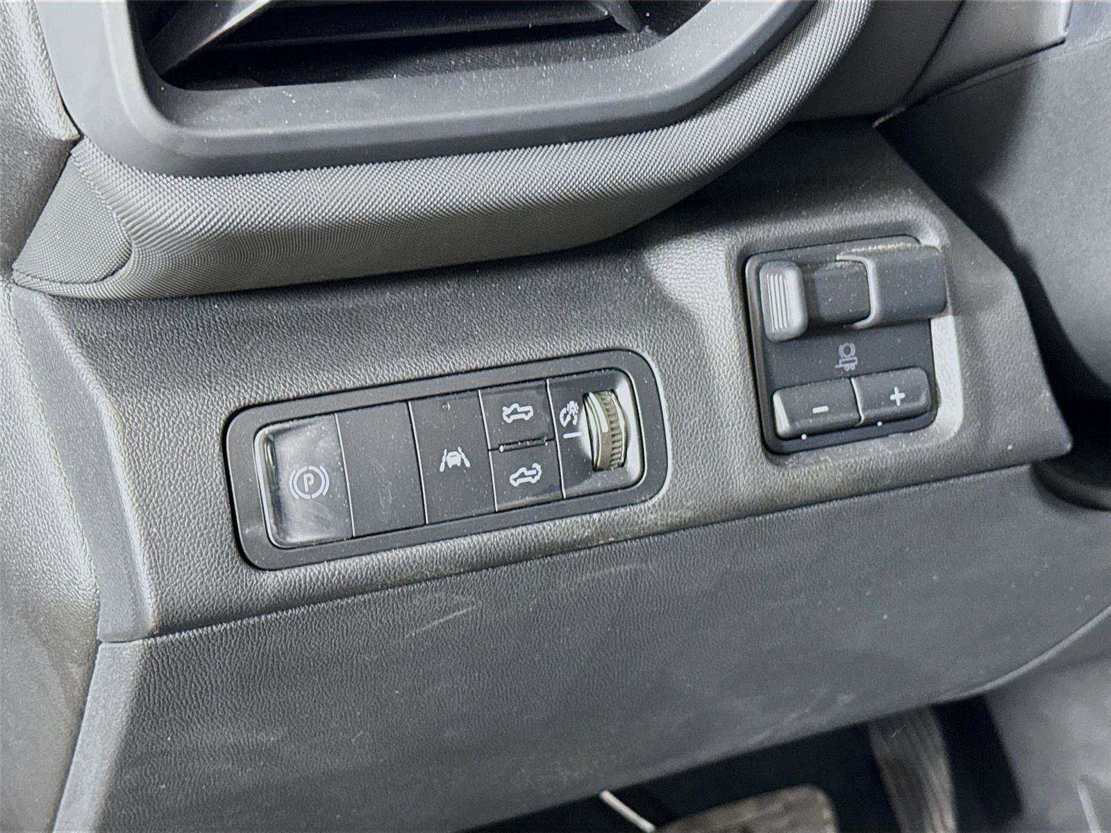 Used 2025 Chevrolet Silverado EV LT image 5