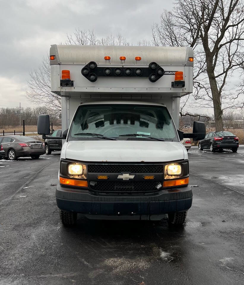 Used 2010 Chevrolet Express 3500 Extended image 4