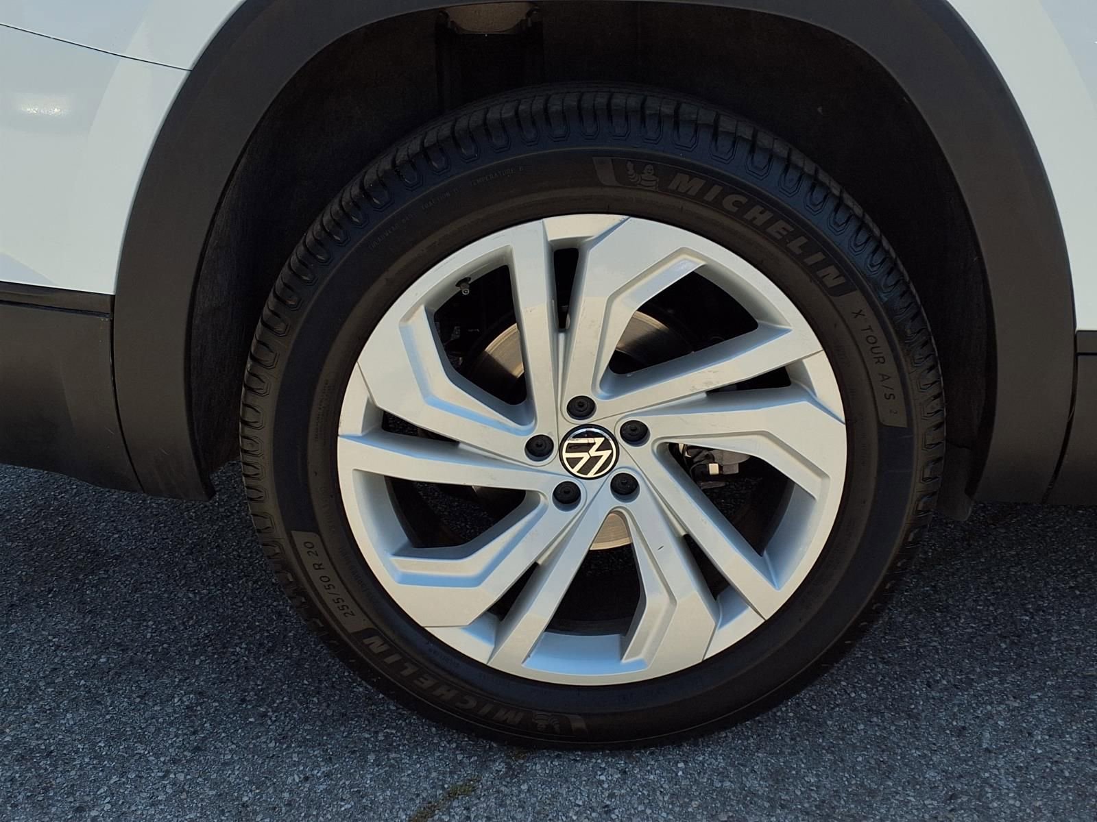 Used 2023 Volkswagen Atlas SE w/ Panoramic Sunroof Package image 4