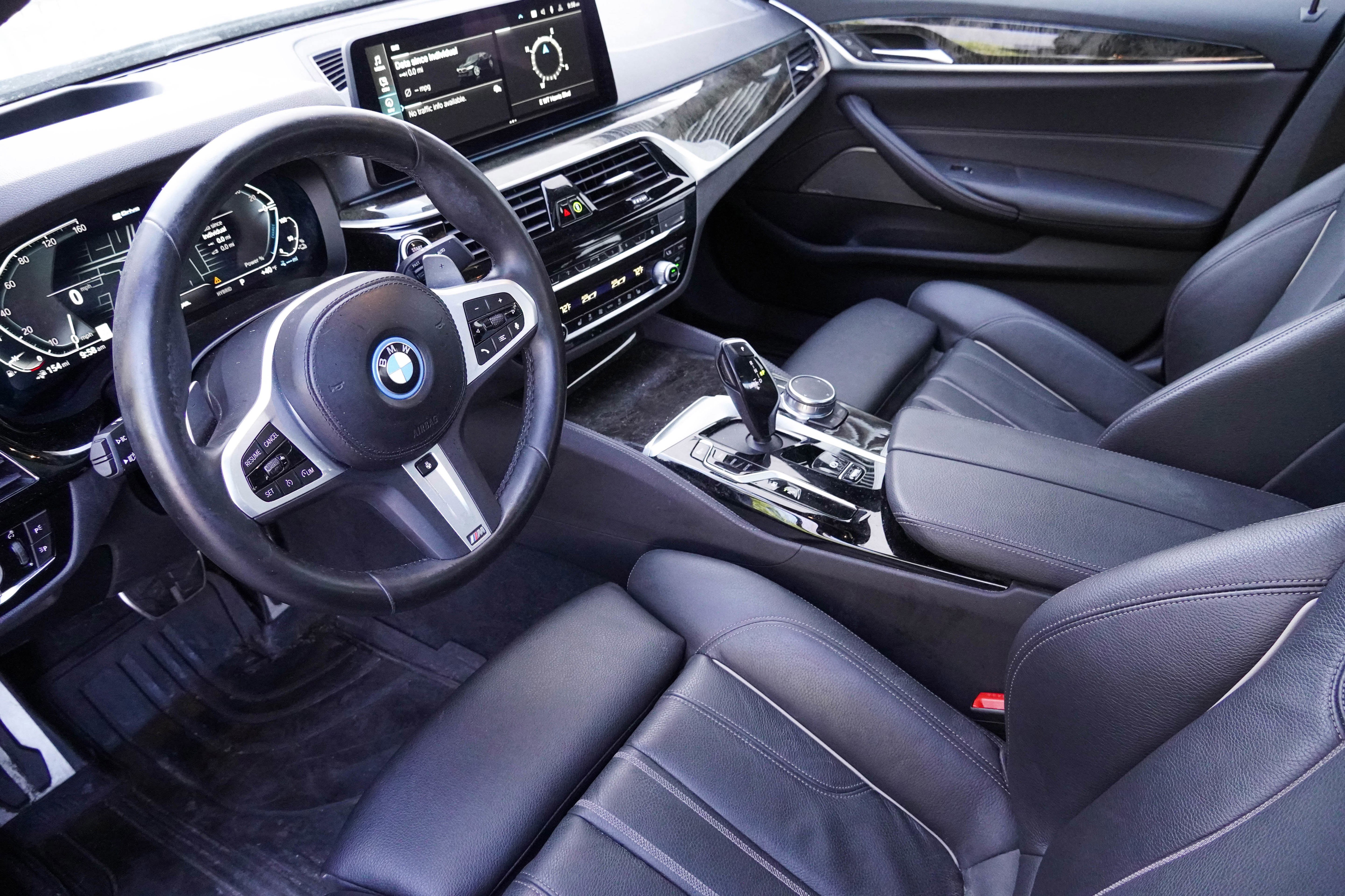 Certified 2023 BMW 530e xDrive w/ Premium Package image 9