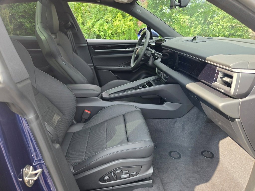 New 2025 Porsche Macan 4 Electric image 37