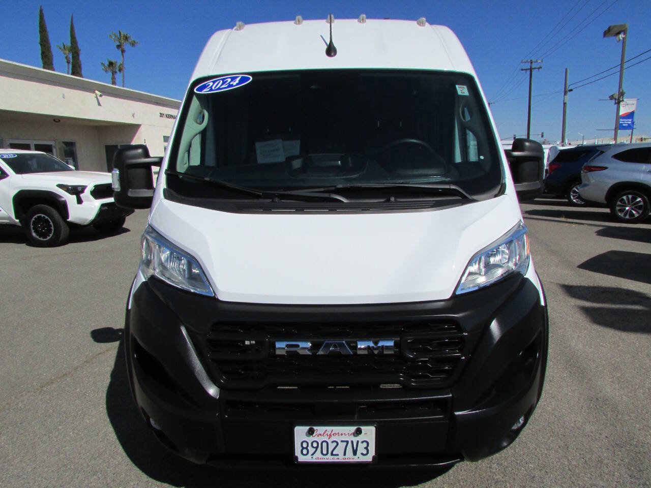 Used 2024 RAM ProMaster 2500 w/ Convenience Group FWD image 3
