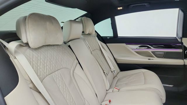 Used 2022 BMW 740i w/ M Sport Package image 25