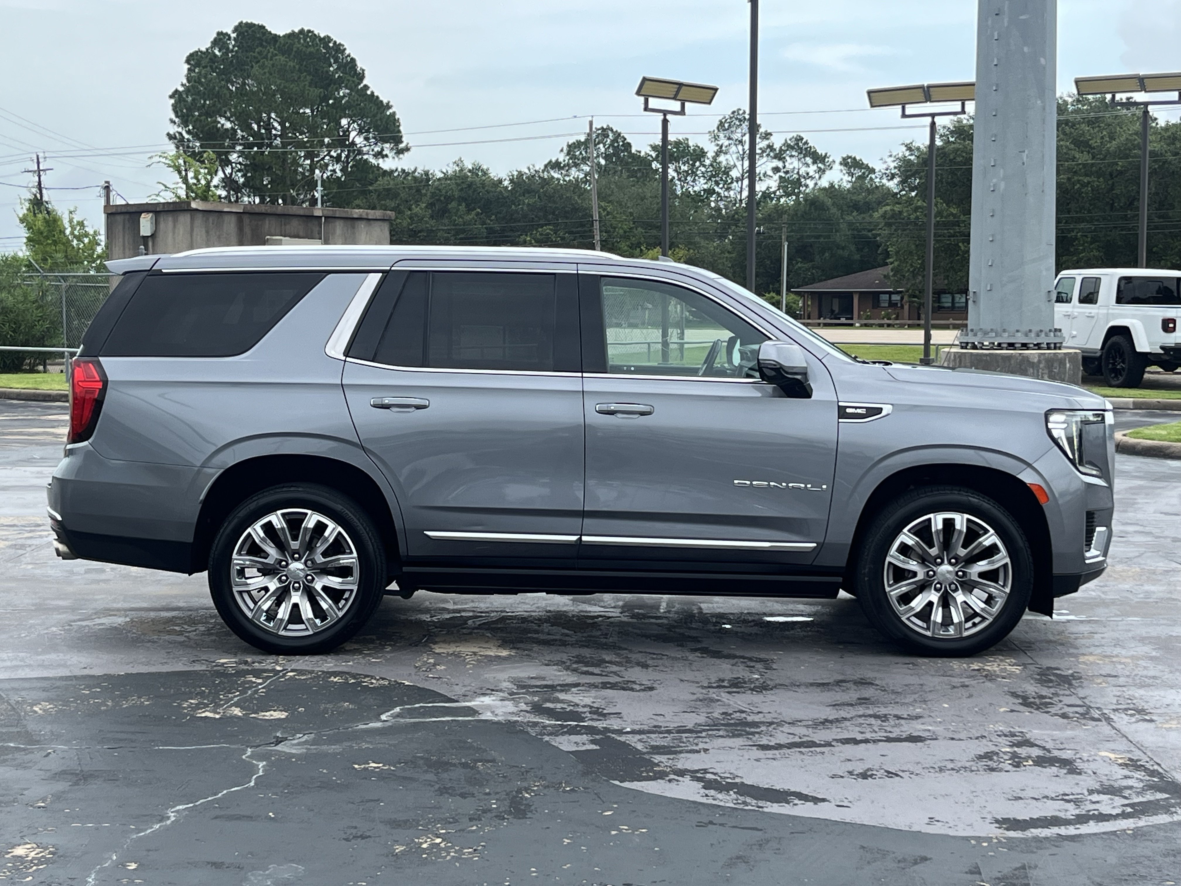 Used 2022 GMC Yukon Denali AWD/4WD image 11