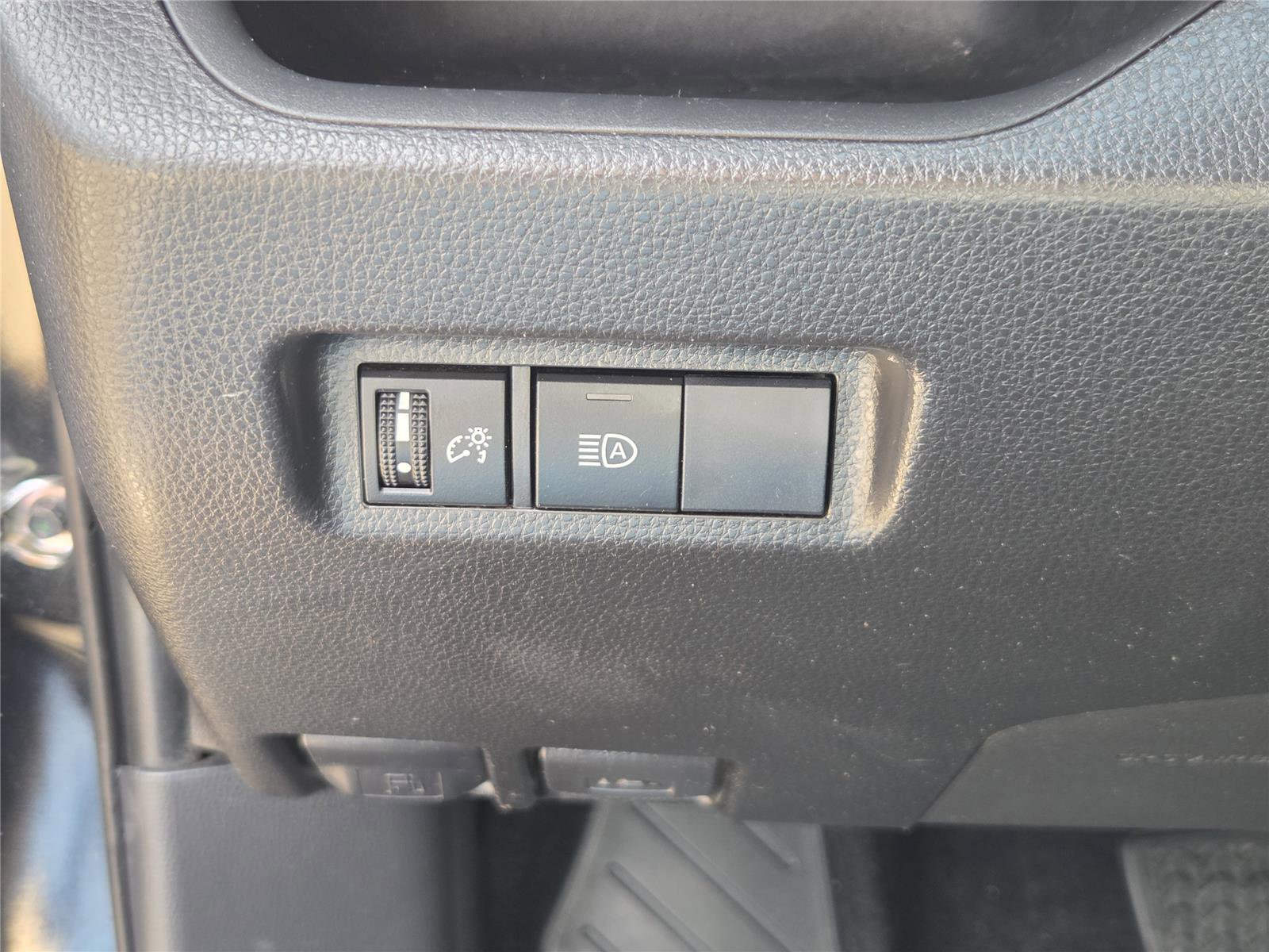 Used 2019 Toyota RAV4 LE image 23