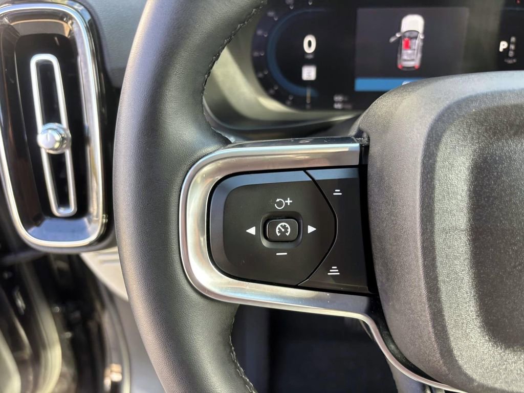 Used 2023 Volvo XC40 B5 Plus w/ Protection Package Premier image 17