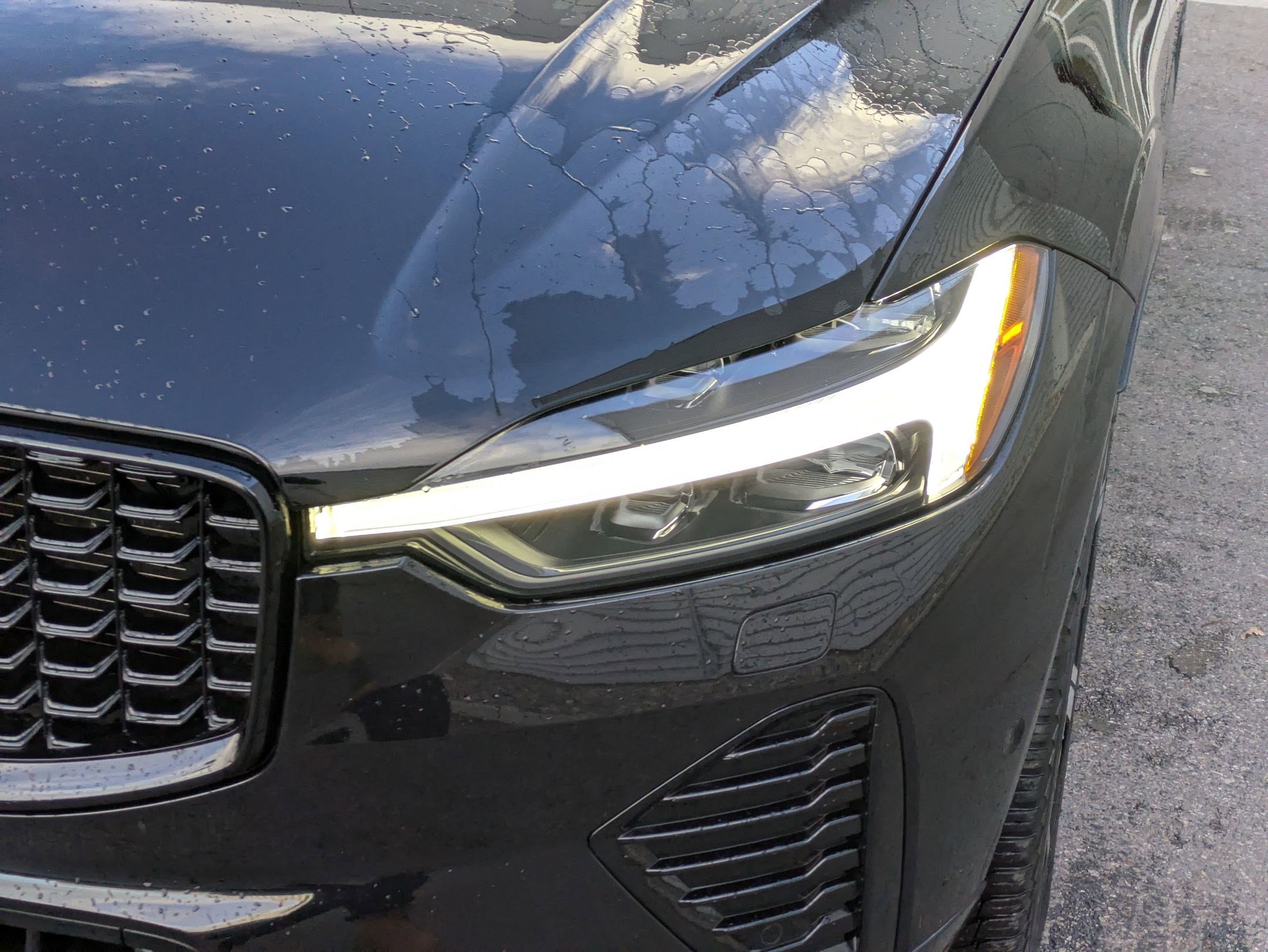 Certified 2023 Volvo XC60 B6 Ultimate w/ Protection Package Premier image 10