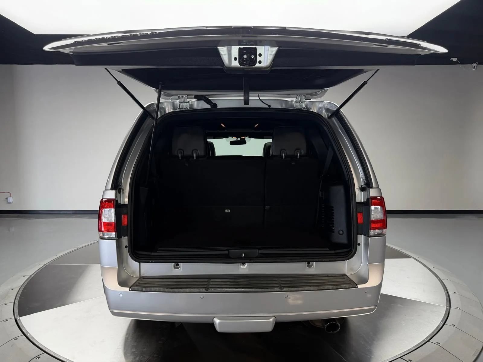 Used 2015 Lincoln Navigator 4WD image 11
