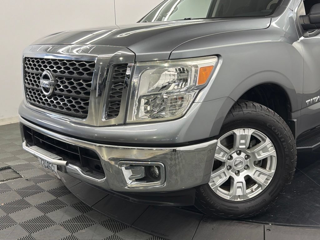 Used 2018 Nissan Titan SV RWD image 4