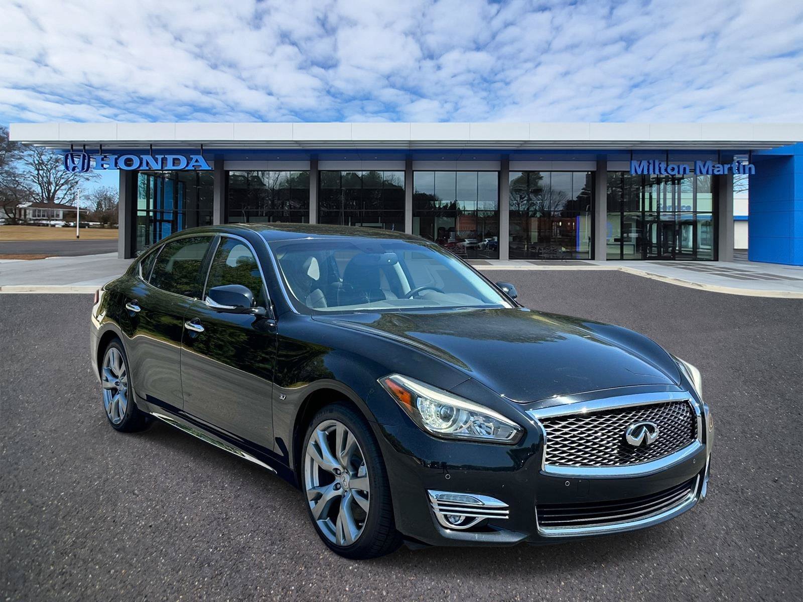 Used 2015 INFINITI Q70 L 3.7 w/ Deluxe Touring Package