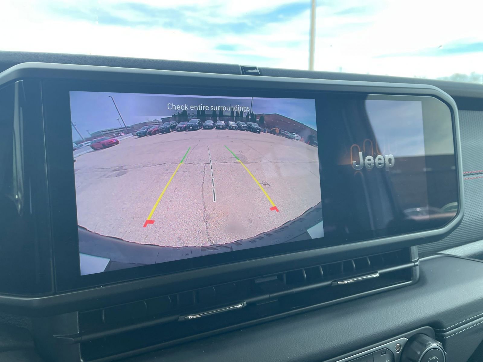 Used 2025 Jeep Wrangler Unlimited Rubicon AWD/4WD image 23