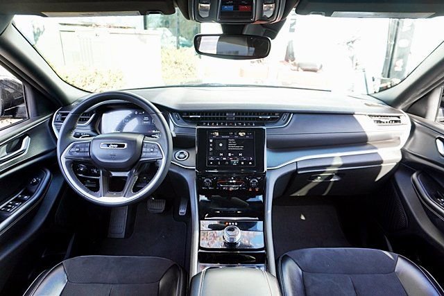 Certified 2023 Jeep Grand Cherokee L Laredo image 18