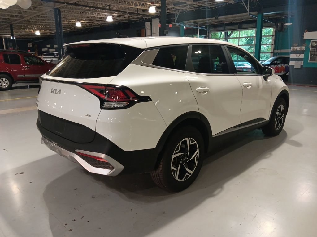 Used 2024 Kia Sportage LX AWD/4WD image 6