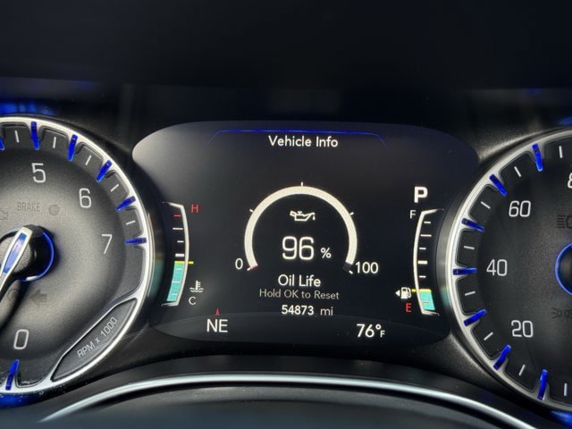 Used 2025 Chrysler Pacifica Limited FWD image 15