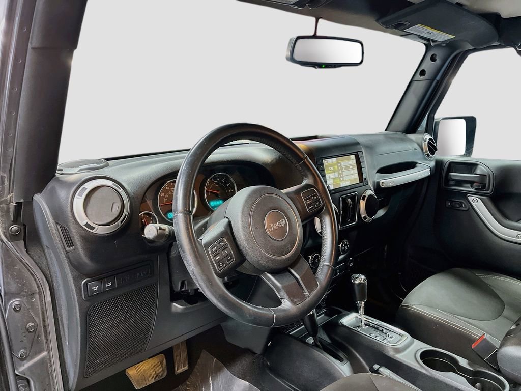 Used 2016 Jeep Wrangler Unlimited Rubicon w/ Connectivity Group AWD/4WD image 9