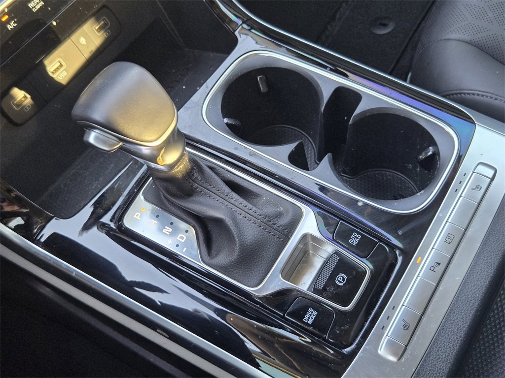 Used 2023 Kia Carnival EX image 18