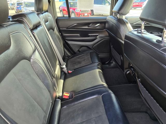 Used 2025 Jeep Grand Cherokee Altitude AWD/4WD image 19