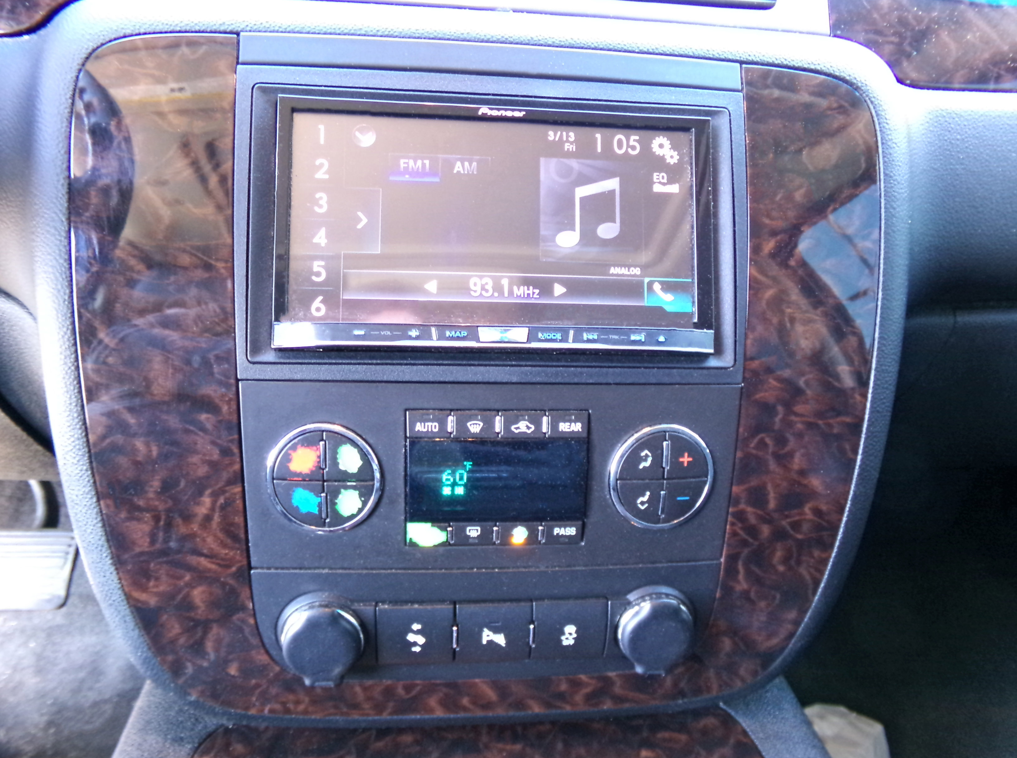 Used 2013 GMC Yukon XL Denali image 12